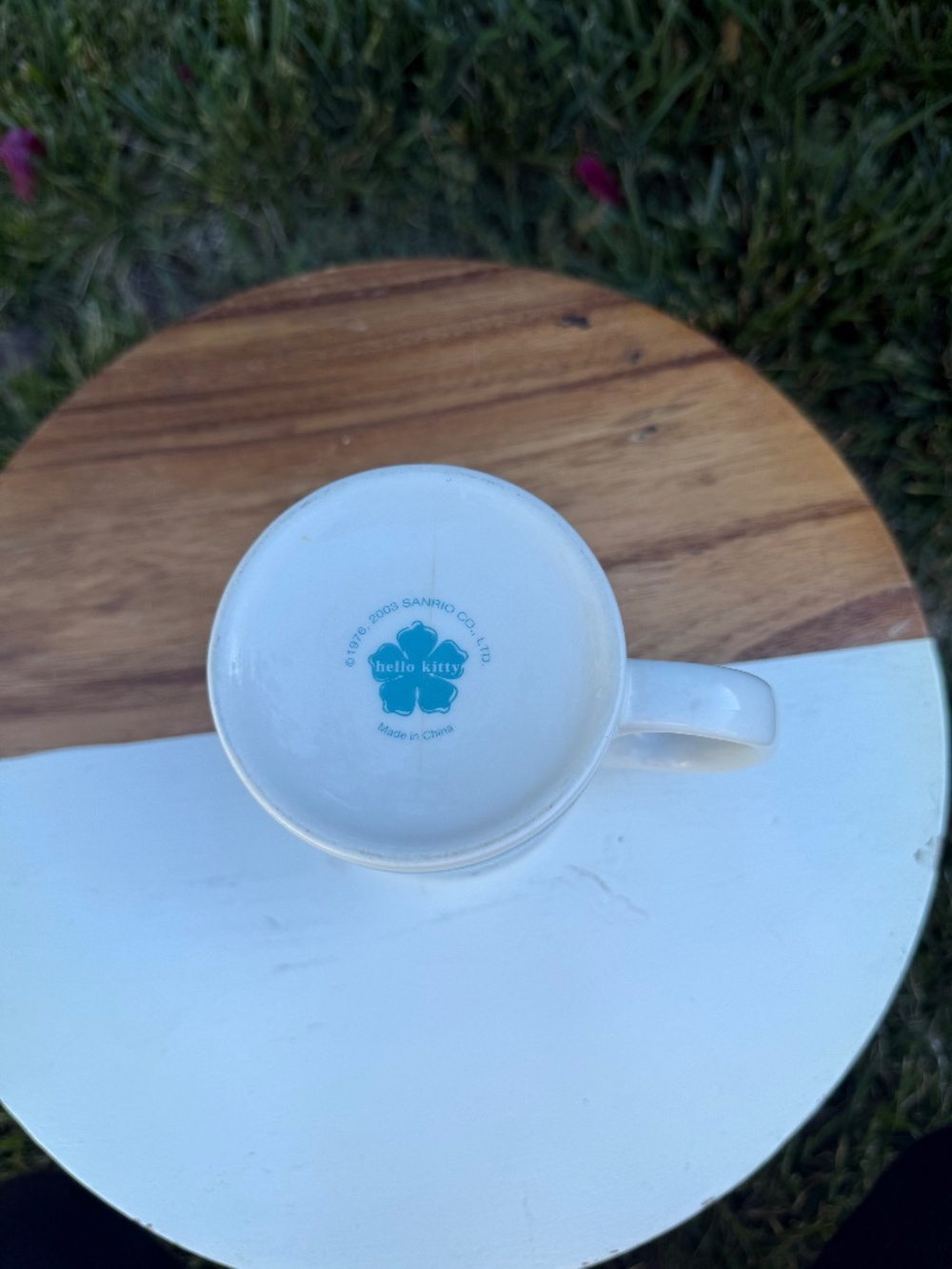 Vintage 2000's Hello Kitty Hawaiian Hibiscus Mug - Picture 2 of 6